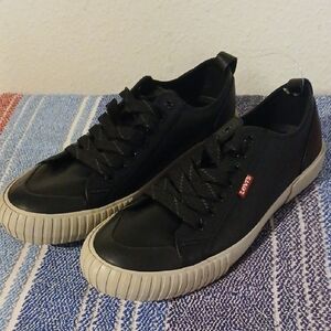 Levi's Men's Black and White Sneakers
